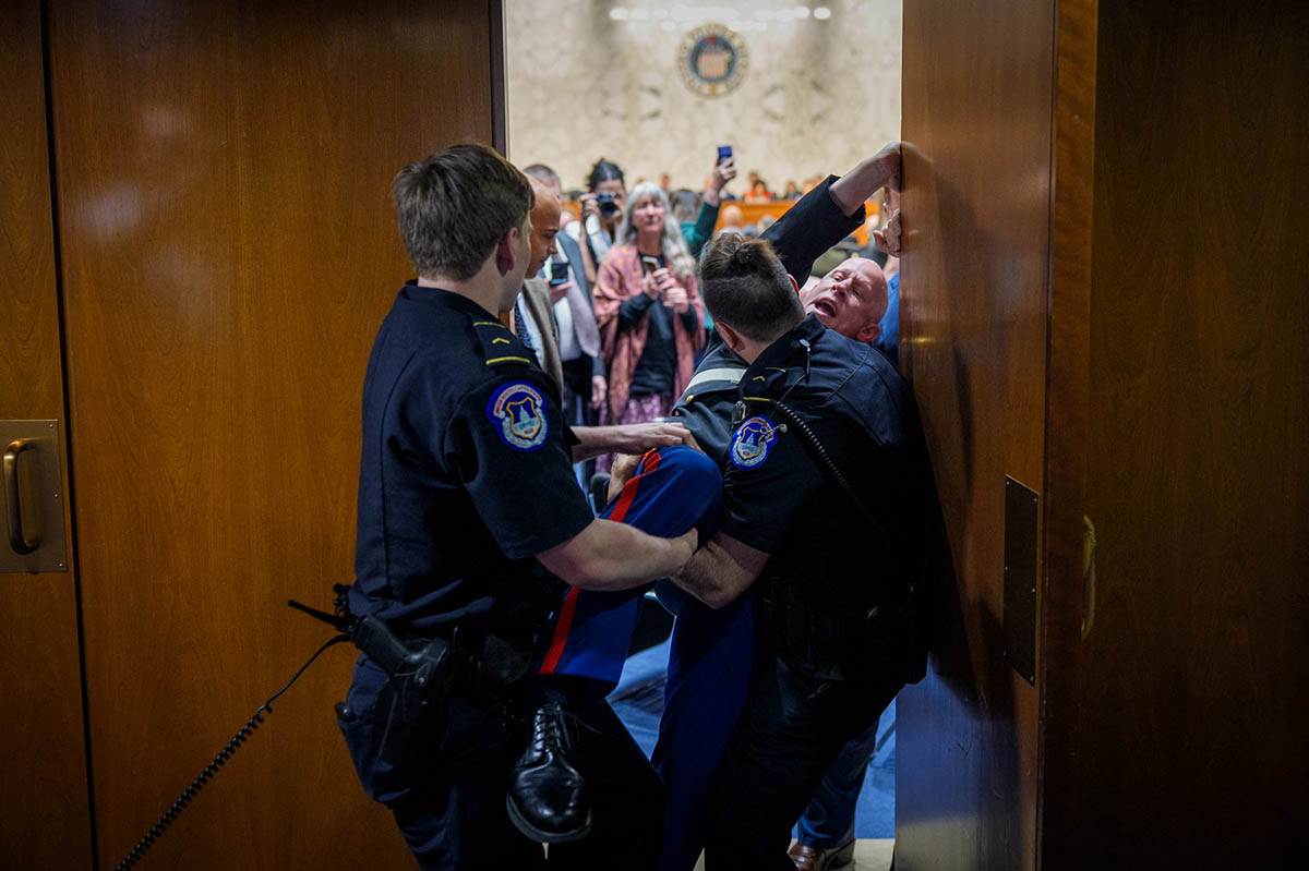 Veteran marinaca SAD