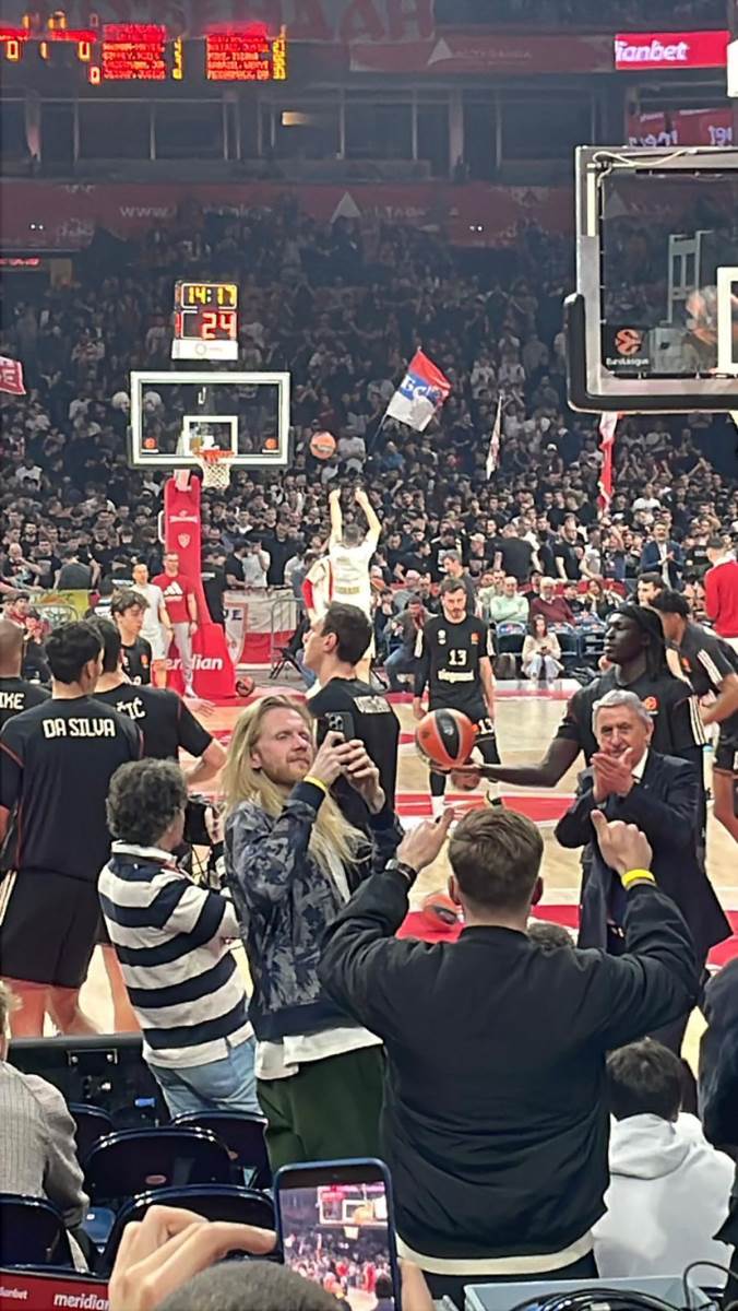 Ovacije za Svetislava Pešića u Areni (1).jpg