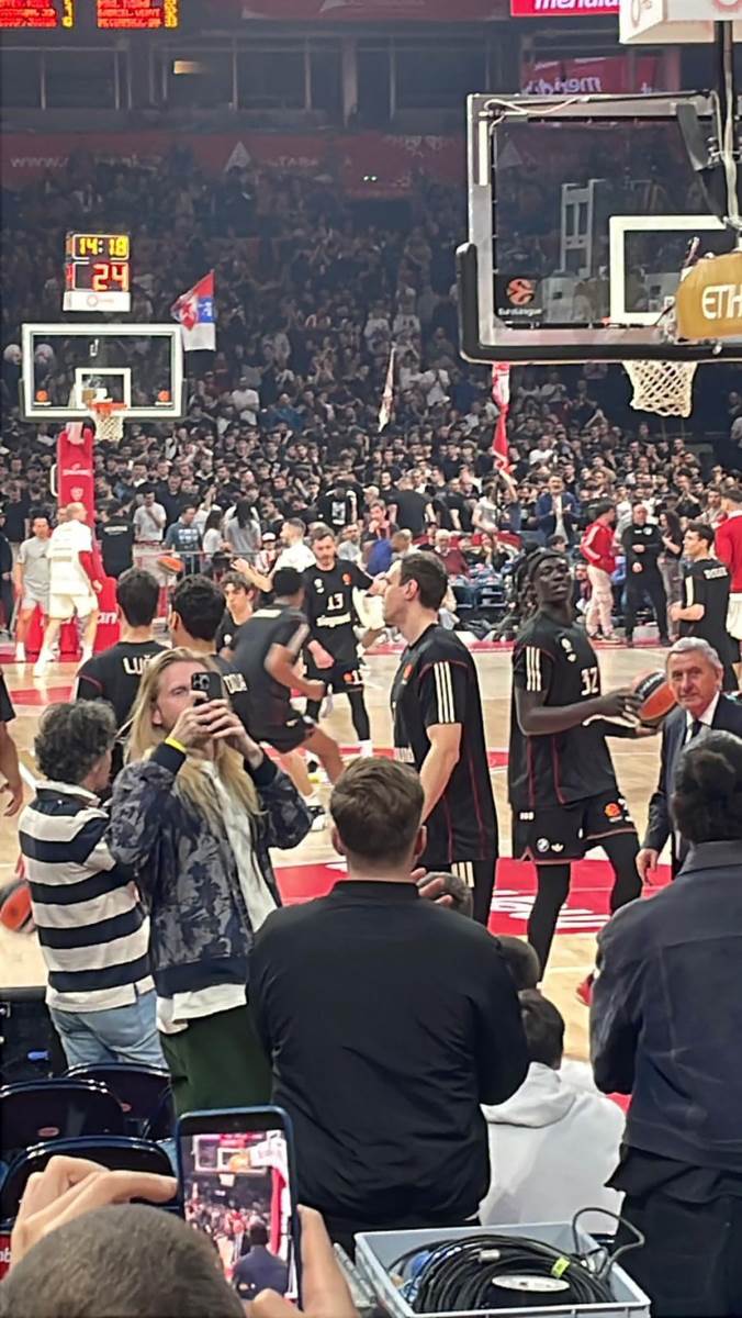 Ovacije za Svetislava Pešića u Areni (2).jpg