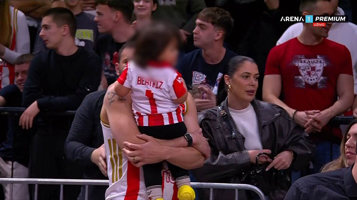 Mateus na meču KK Crvena zvezda (1).jpg