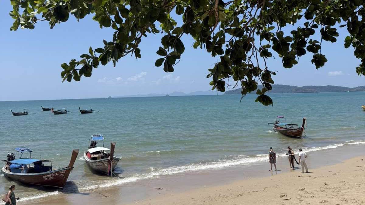 Srpski turisti zaglavljeni na Tajlandu zbog rata na Bliskom istoku (2).jpg