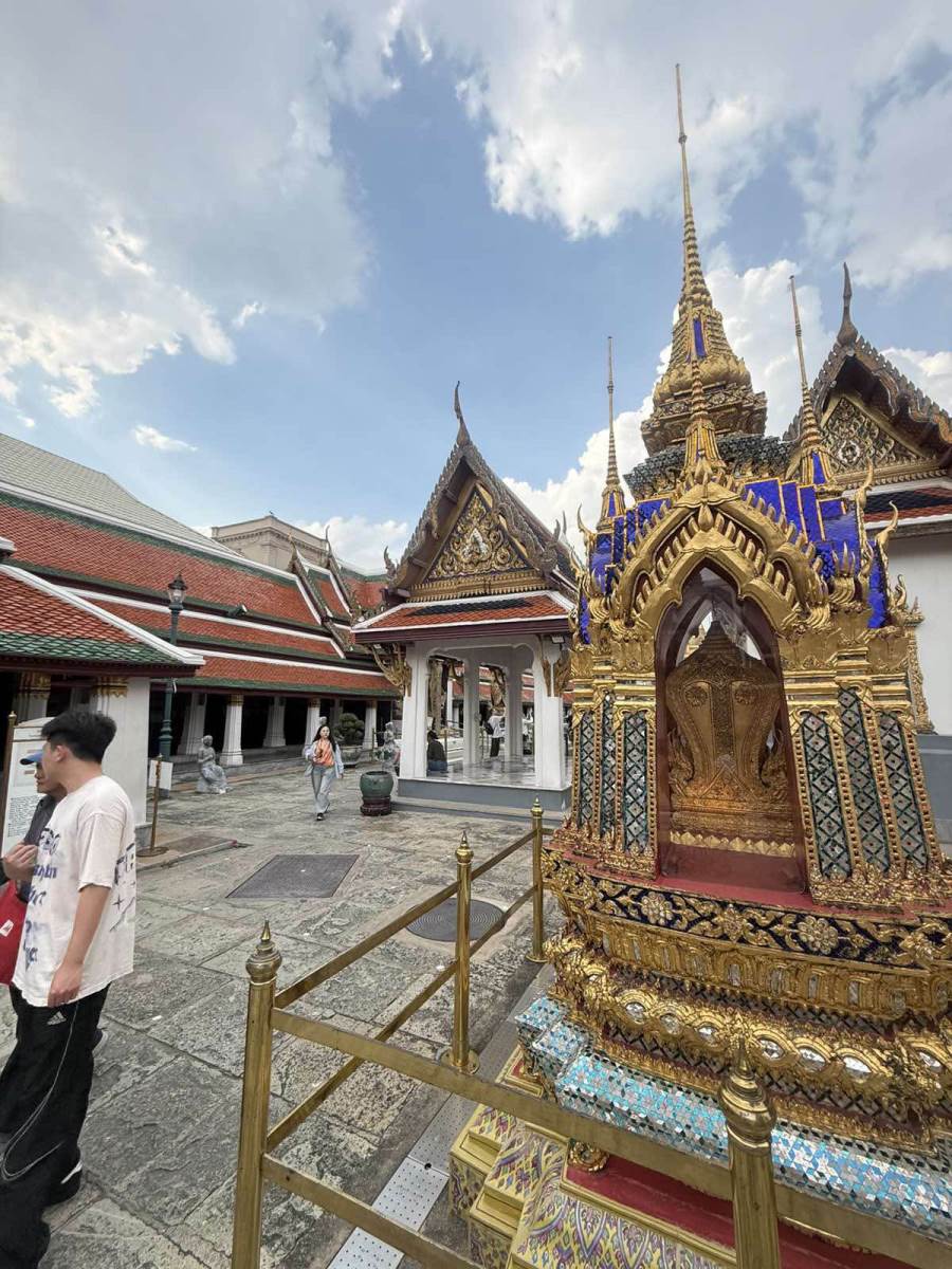 Srpski turisti zaglavljeni na Tajlandu zbog rata na Bliskom istoku (5).jpg