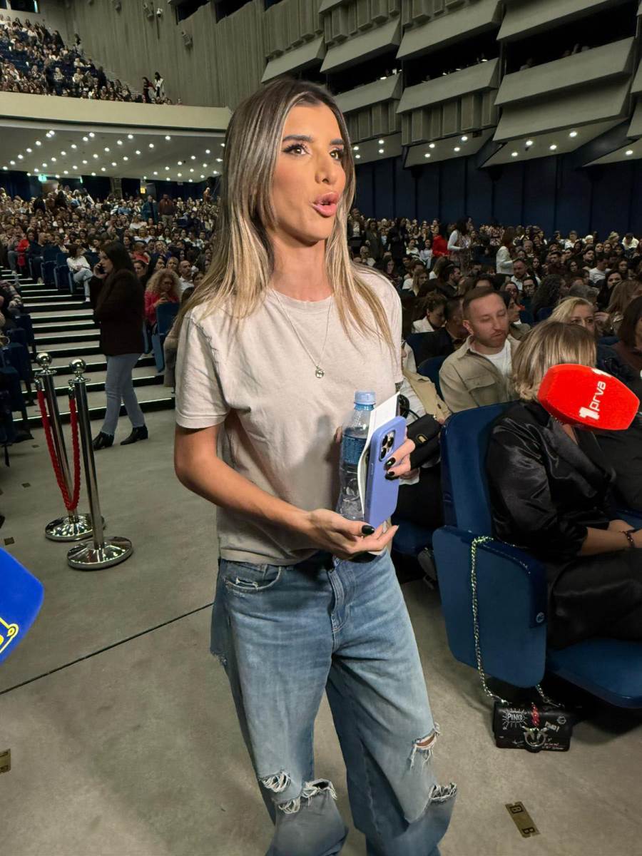 Jovana Pajić na koncertu Marije Serifović (1).jpg