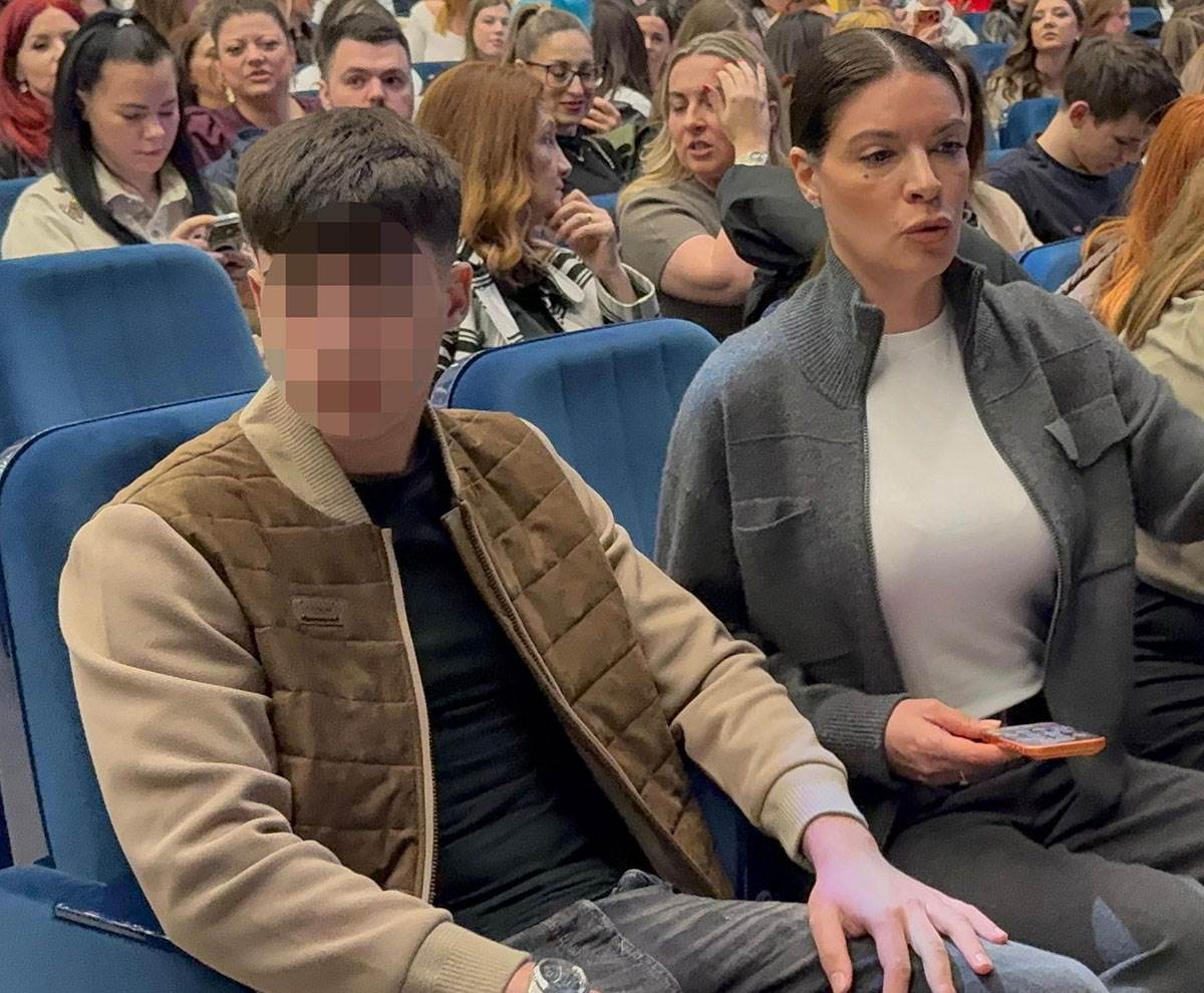 Sanja Kuzet na Marijinom koncertu sa sinom iz prvog braka (1).jpg