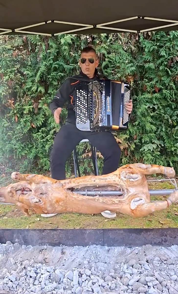 Maki Aranđelović harmonikaš (3).png