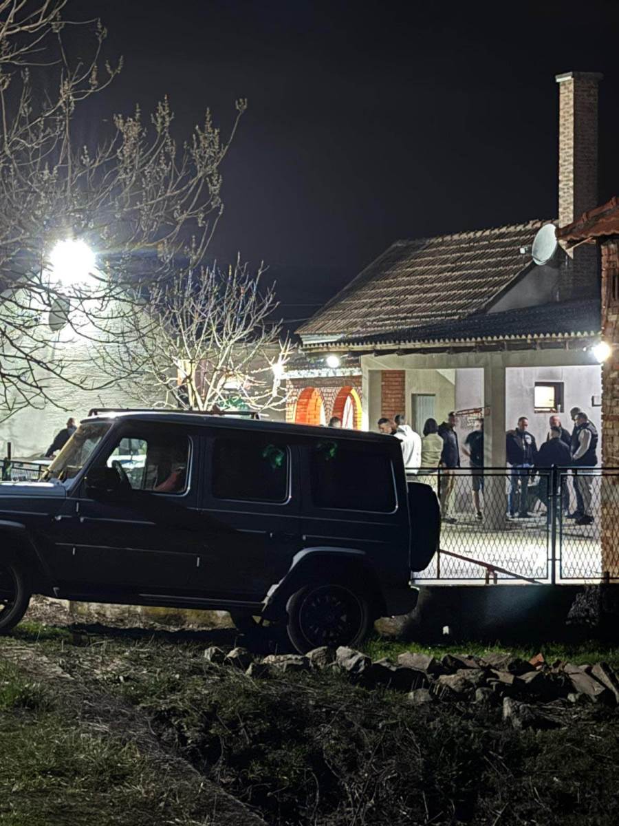 Muk ispred doma Darka Lazića (3).jpg