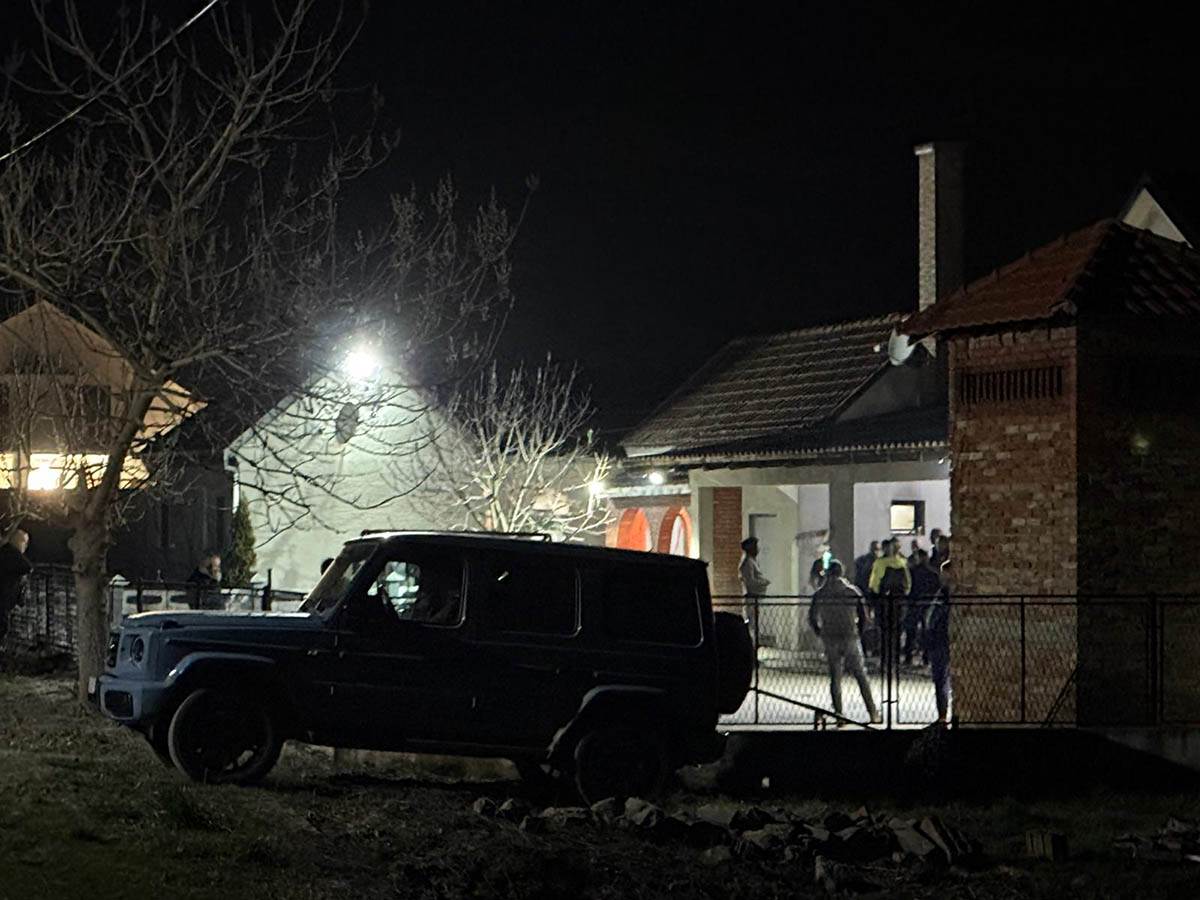 Muk ispred doma Darka Lazića (5).jpg