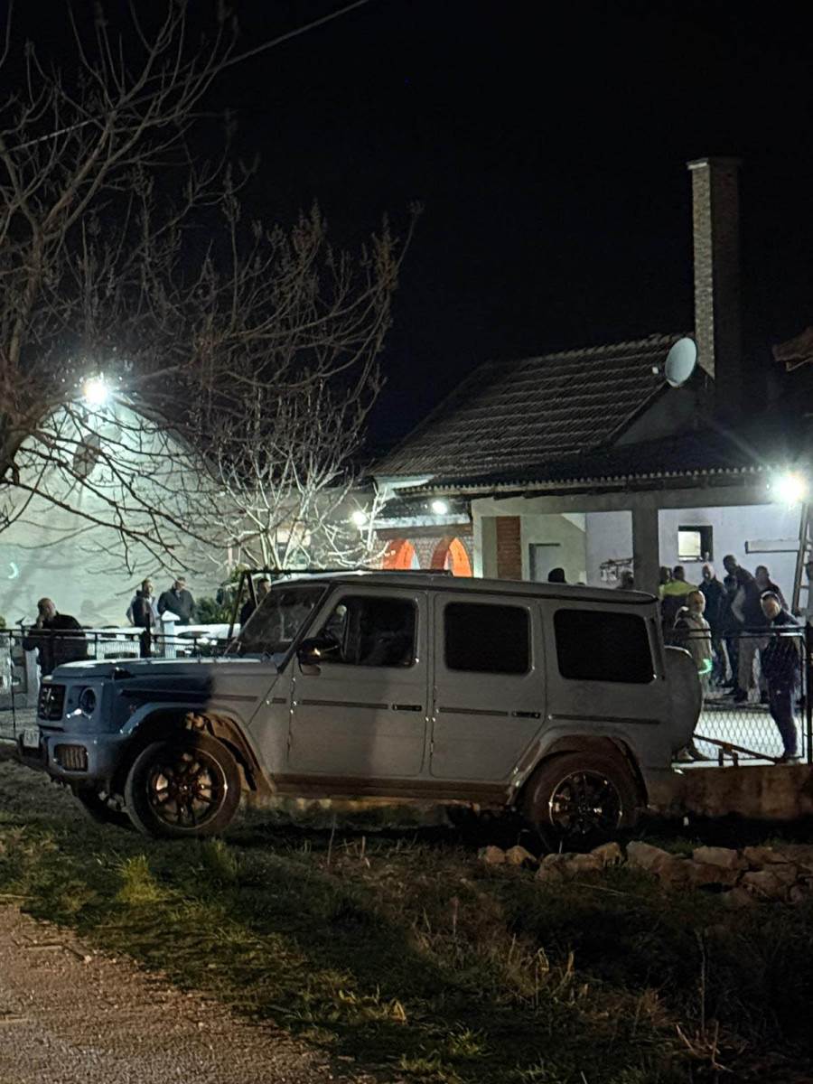 Muk ispred doma Darka Lazića (1).jpg