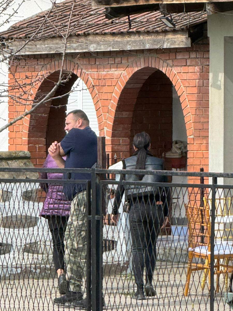 Darkova zena se ne odvaja od njegove majke Branke (6).jpg