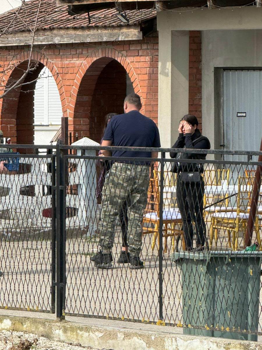 Darkova zena se ne odvaja od njegove majke Branke (1).jpg