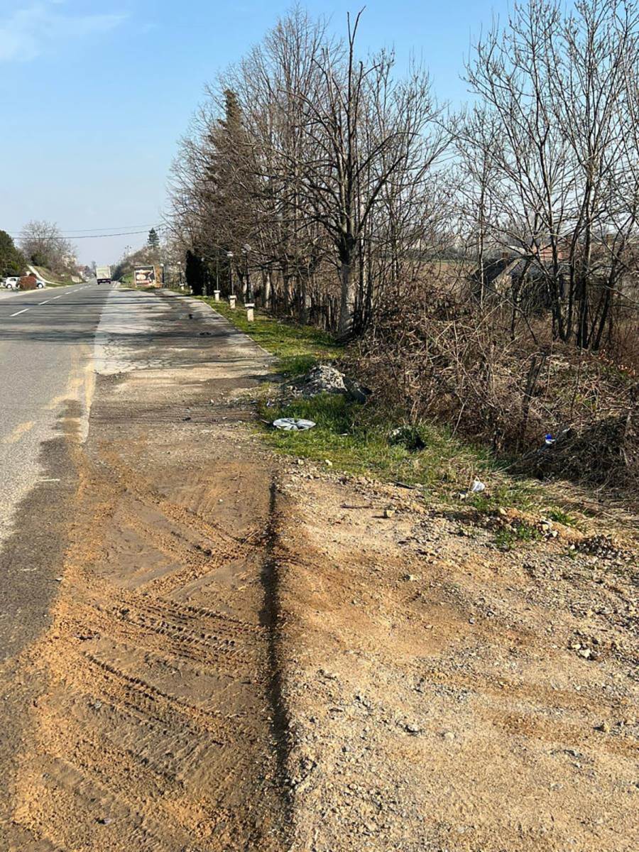 Mesto nesreće gde je stradao Dragan Lazić, jutro posle (7).jpg