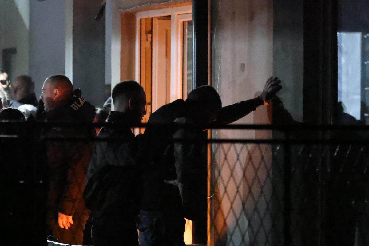 Telo pokojnog Dragana Lazića stiglo je u porodičnu kuću (10).jpg