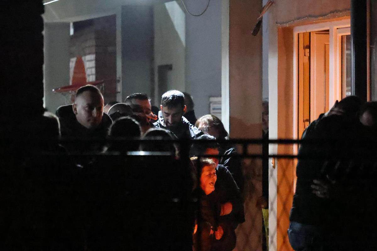 Telo pokojnog Dragana Lazića stiglo je u porodičnu kuću (12).jpg