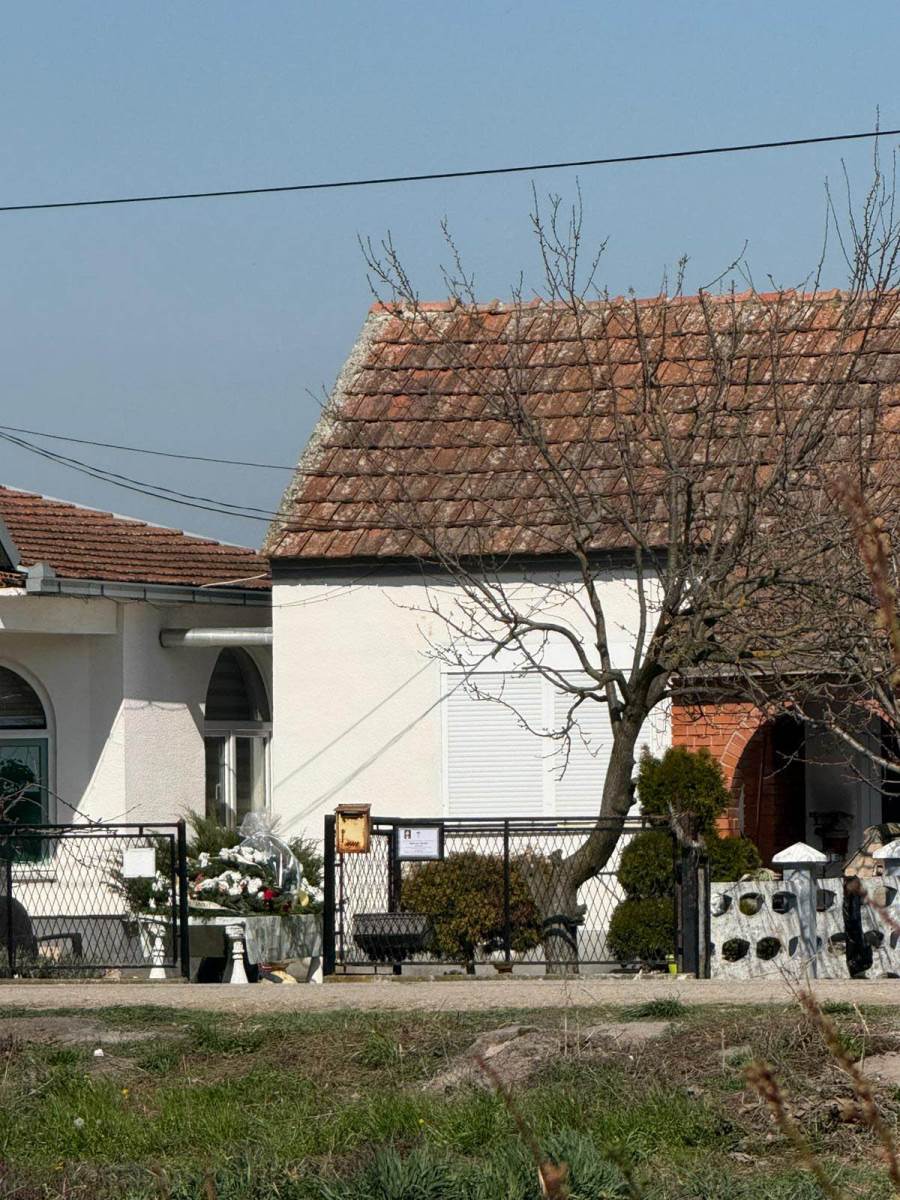 Darko Lazic kuća sahrana (1).jpg