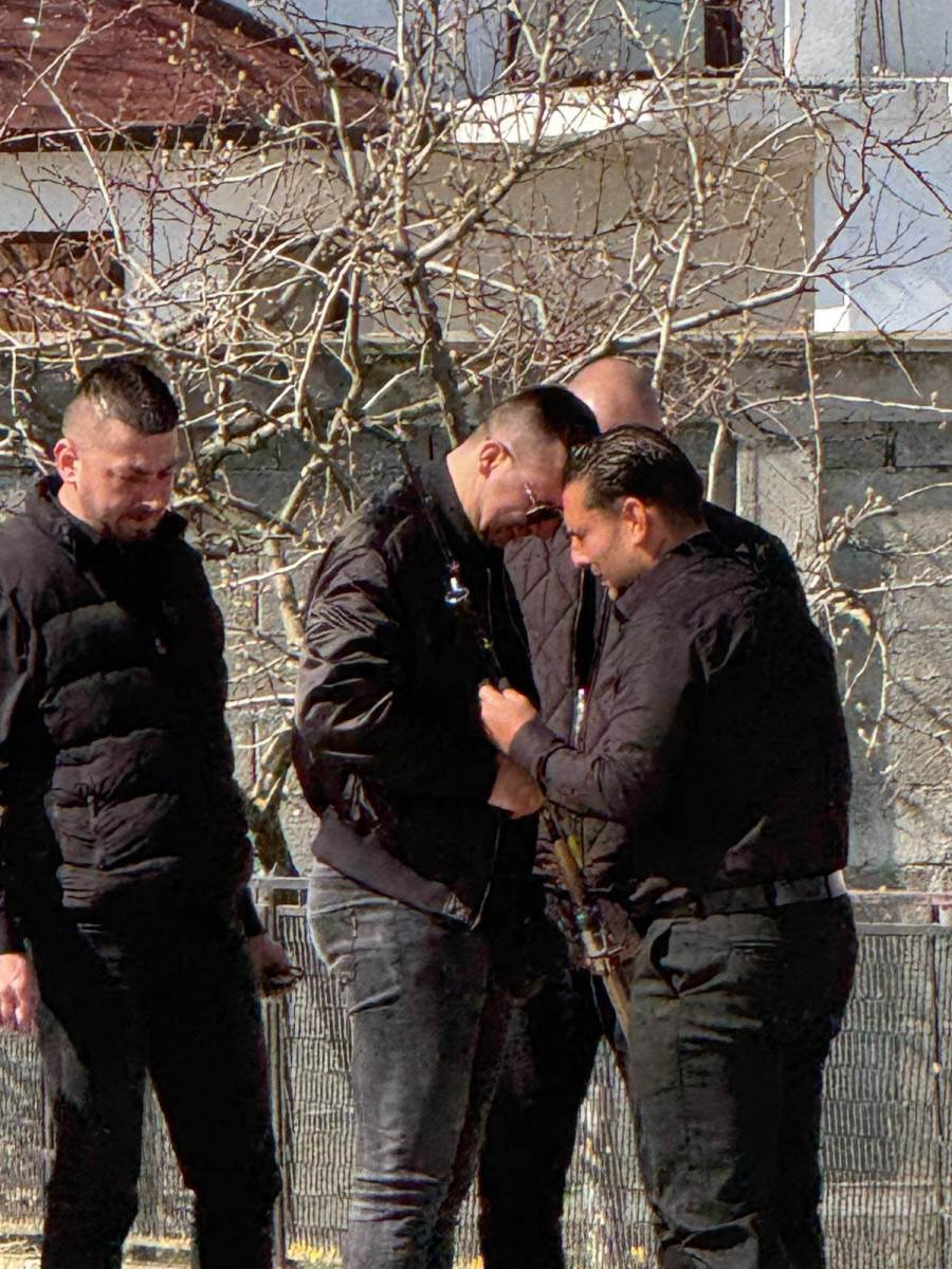 Draganovi prijatelji doneli štap za pecanje Darku Laziću On ne može sebi da dođe od suza (6).jpg