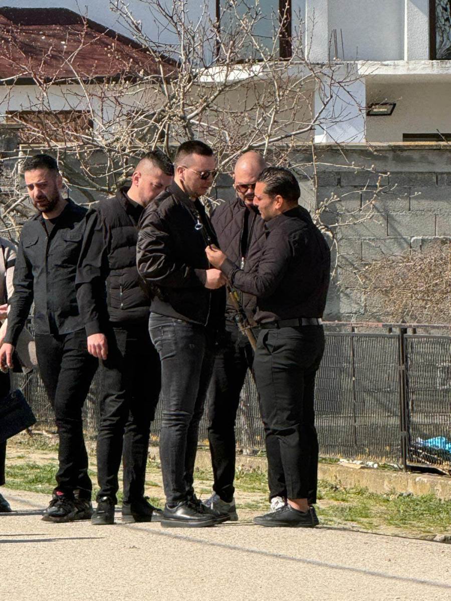 Draganovi prijatelji doneli štap za pecanje Darku Laziću On ne može sebi da dođe od suza (5).jpg