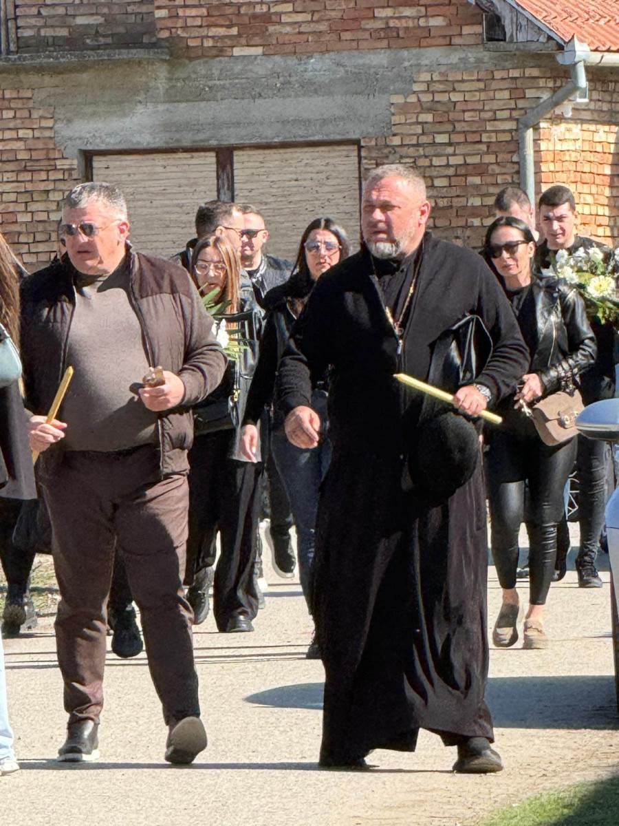 sveštenik sahrana Dragan Lazić