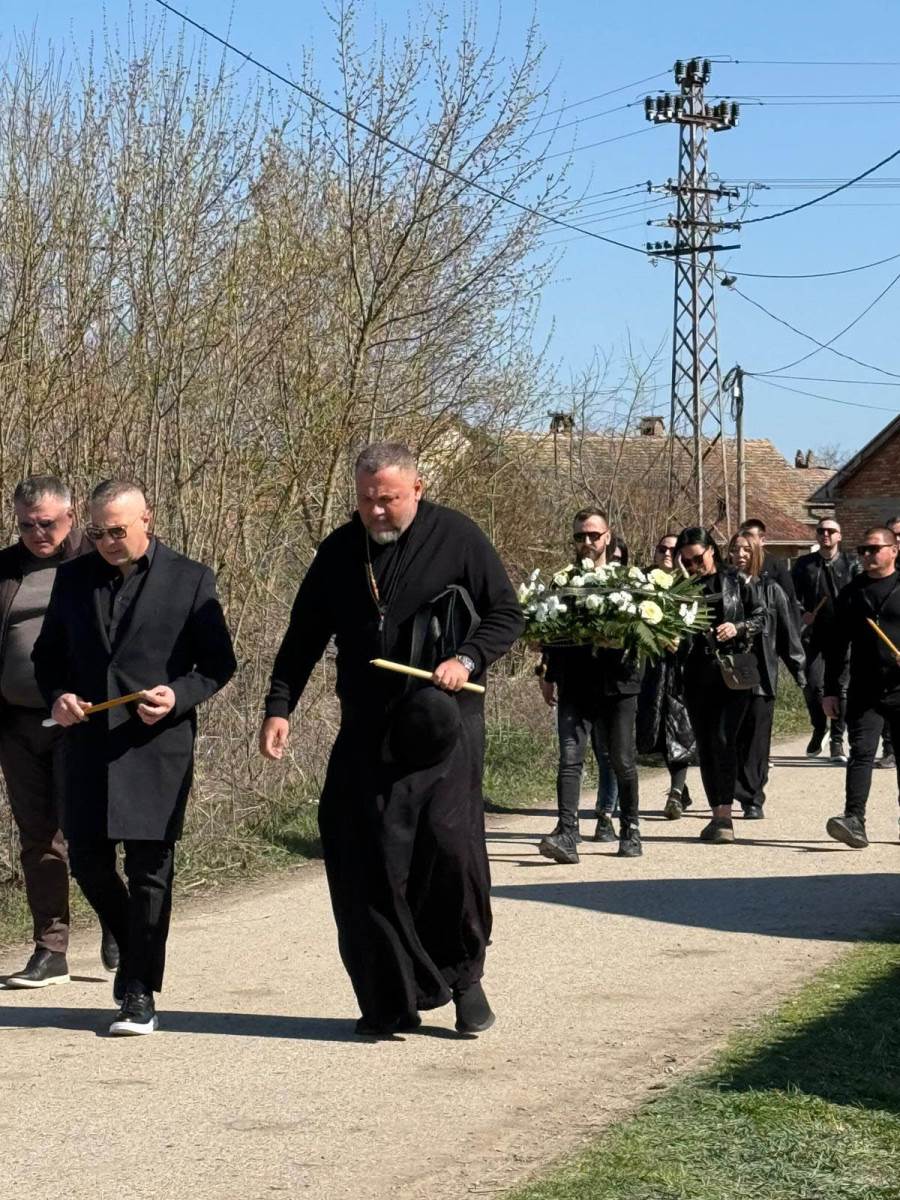 sveštenik sahrana Dragan Lazić (1).jpg