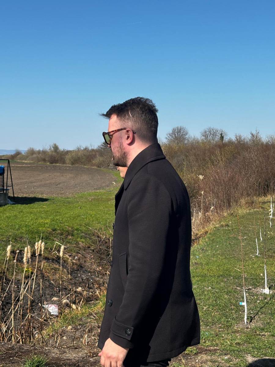 Dusan Svilar na sahrani brata Darka Lazića7 (1).jpg