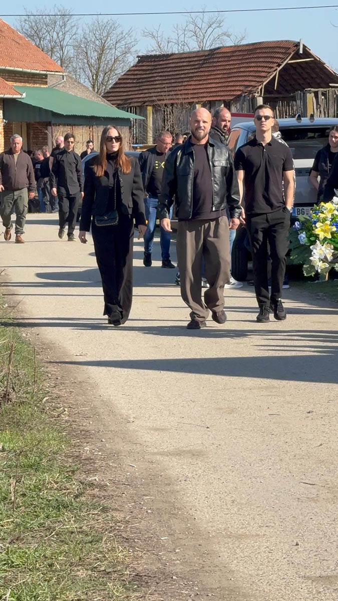 Aleksandra Prijovic stigla kod Darka Lazica Drustvo joj pravi Boban Rajovic (3).jpg