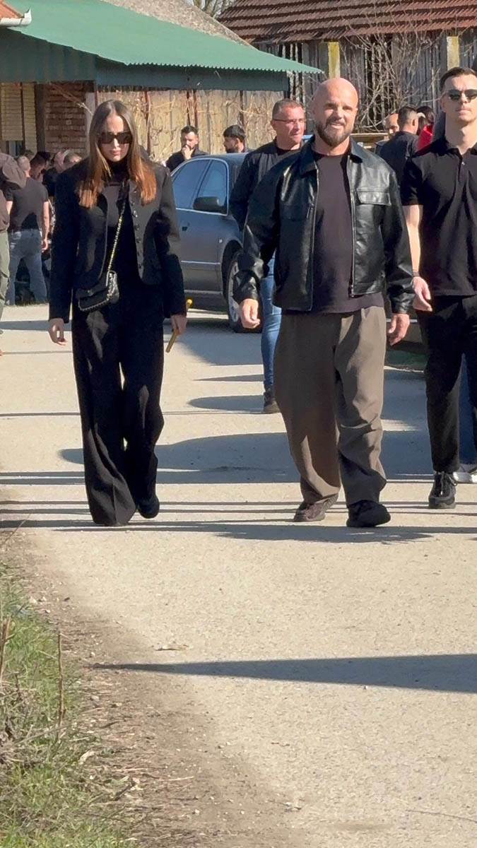 Aleksandra Prijovic stigla kod Darka Lazica Drustvo joj pravi Boban Rajovic (4).jpg