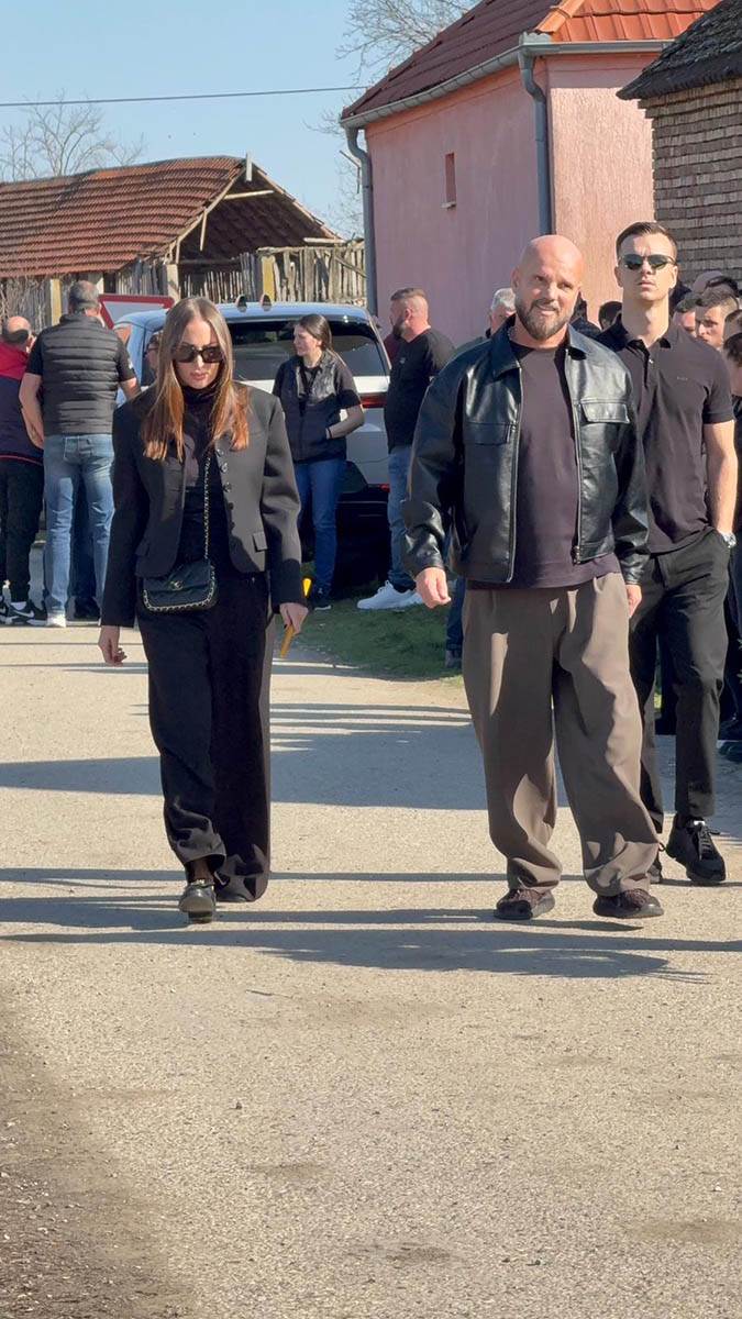 Aleksandra Prijovic stigla kod Darka Lazica Drustvo joj pravi Boban Rajovic (5).jpg