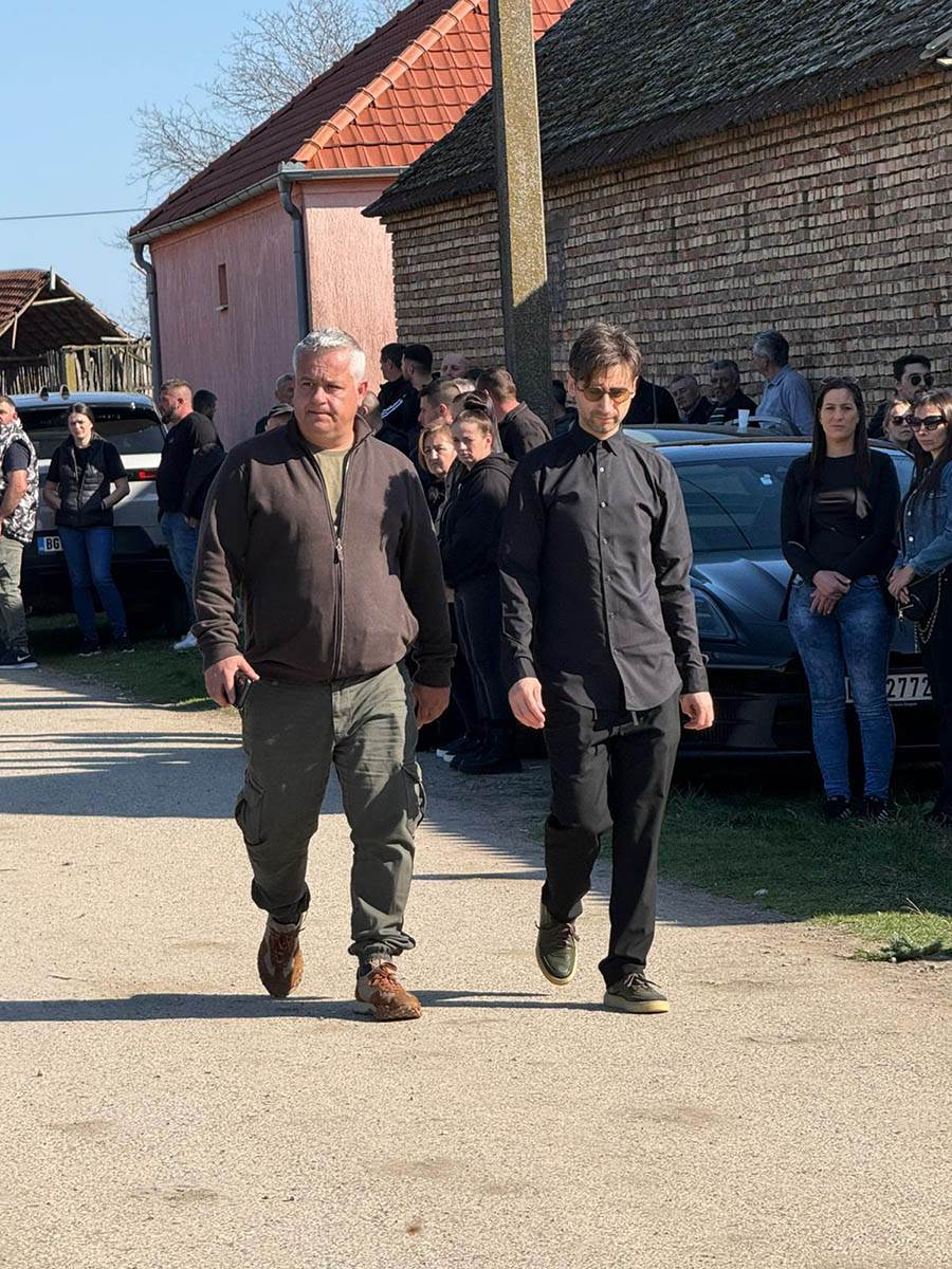 Pevaci Nemanja Nikolic i Stevan Andjelkovic (3).jpg