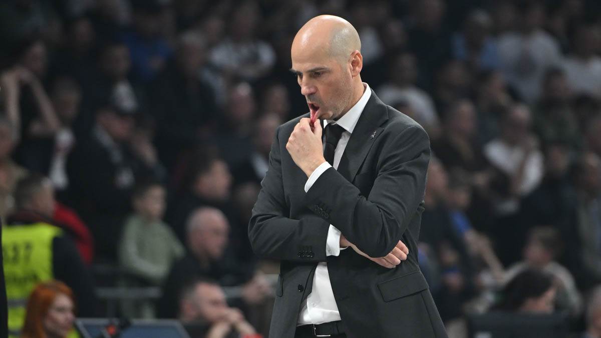 Đoan Penjaroja trener Partizana na utakmici protiv Real Madrida