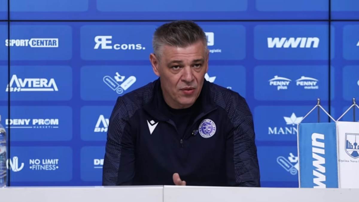 Savo Milošević na konferenciji za novinare u Željezničaru