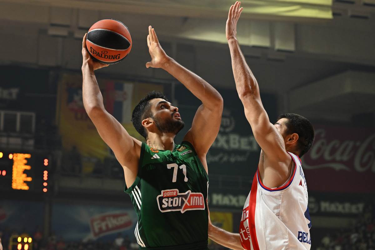 Omer Jurtseven u dresu Panatinaikosa protiv Crvene zvezde