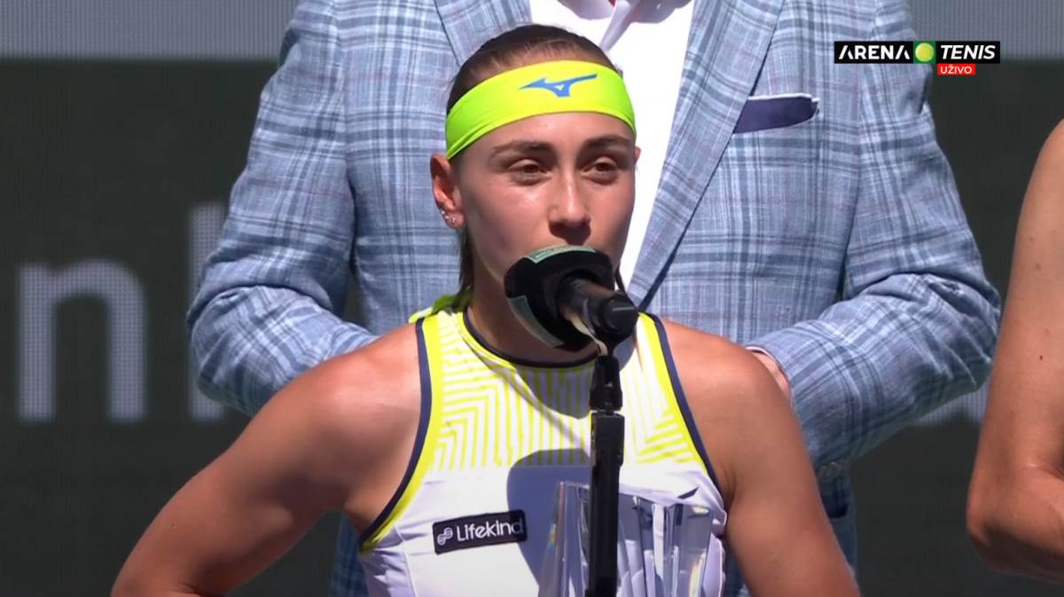 Aleksandra Krunić drži govor na Indijan Velsu