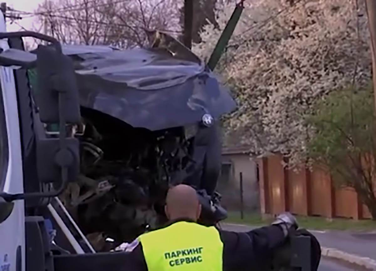 Automobil u kojem je poginuo mladić u Barajevu (3).jpg