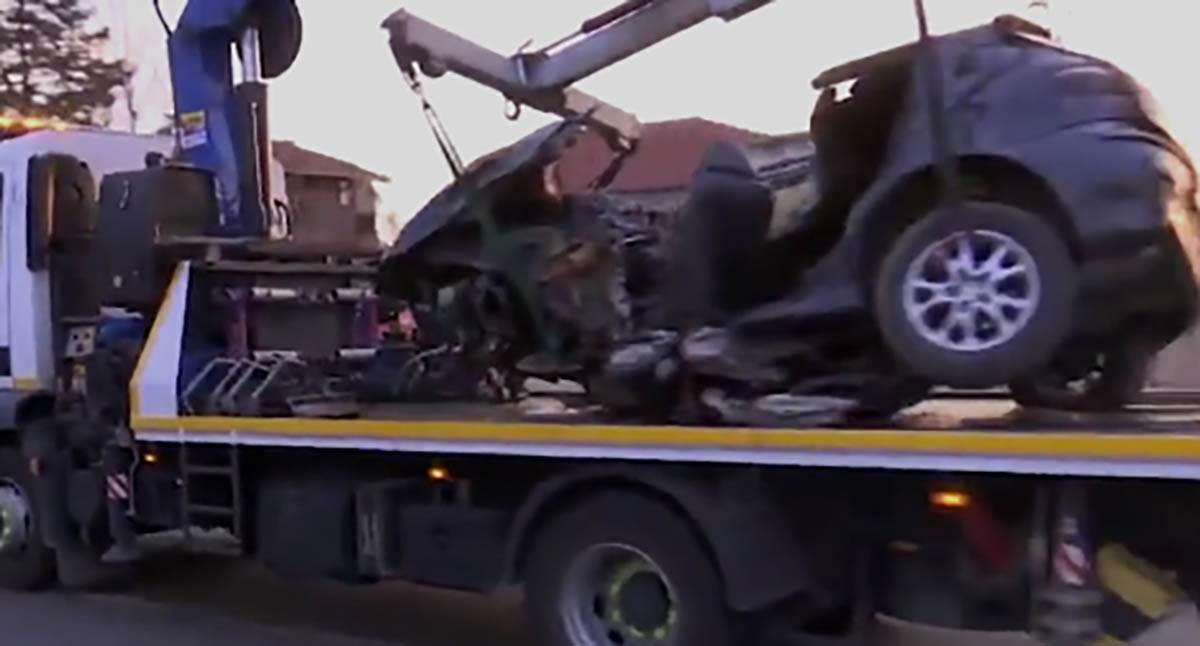 Automobil u kojem je poginuo mladić u Barajevu (5).jpg