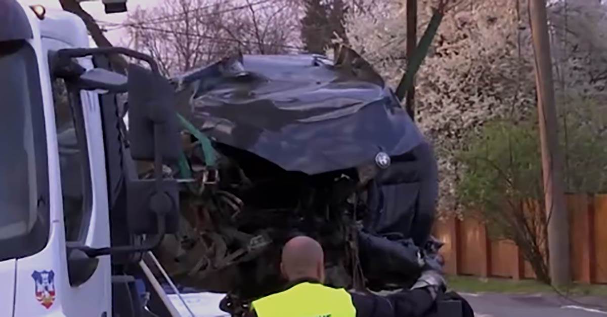 Automobil u kojem je poginuo mladić u Barajevu (1).jpg