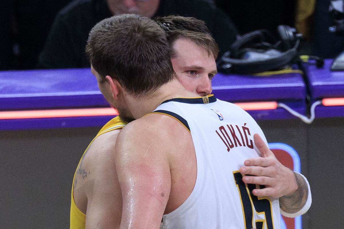Pozdrav Luke Dončića i Nikole Jokića na utakmici Lejkersi Denver