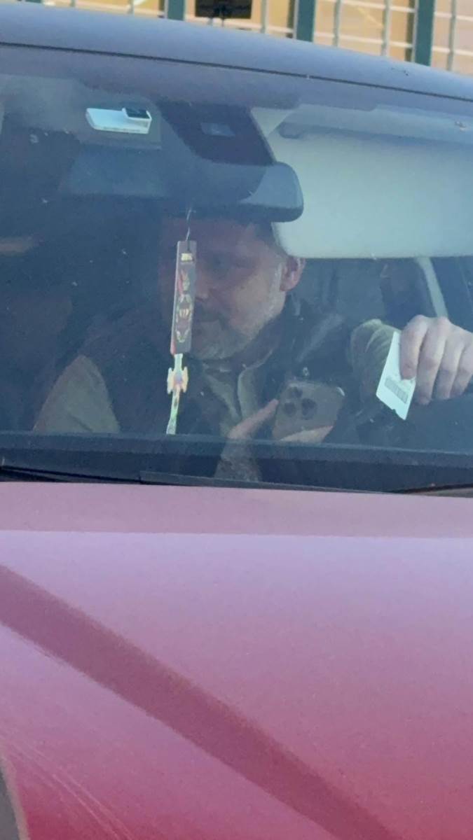 Decko Rade Manojlovic Snimili smo izbliza partnera pevacice kog krije od javnosti (2).jpg