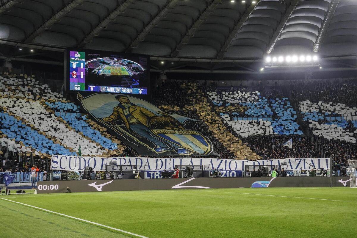 Koreografija navijača Lacija na Olimpiku protiv Milana