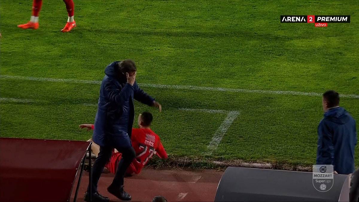 Miroslava Tanjgu udario fudbaler Radničkog u glavu (1).jpg
