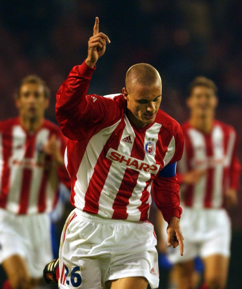 Nemanja Vidić slavi gol u dresu Zvezde.