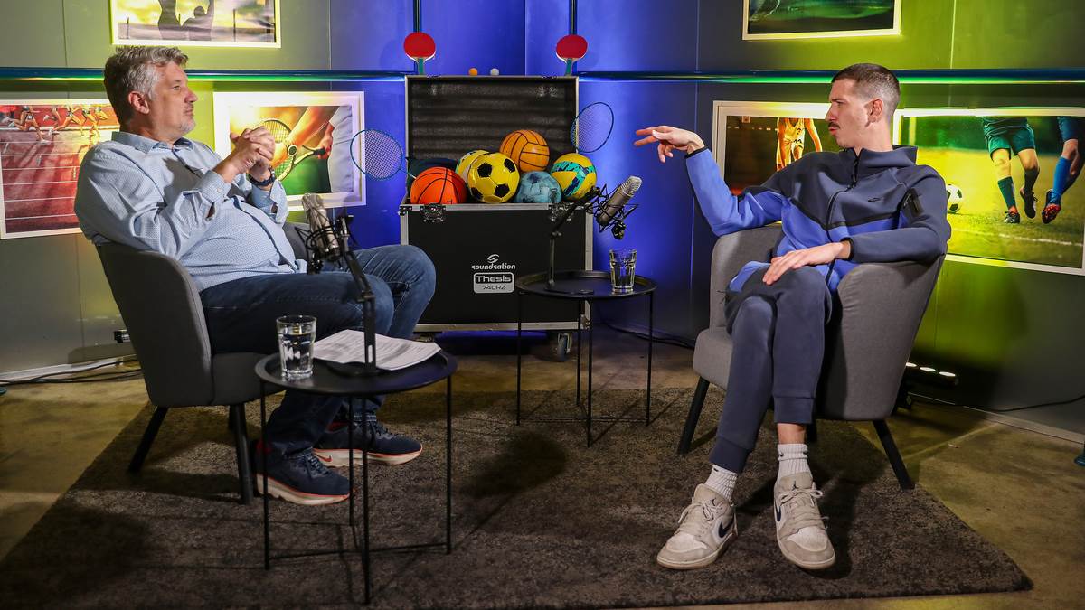 Strahinja Stojačić tokom razgovora sa Andrijom Gerićem