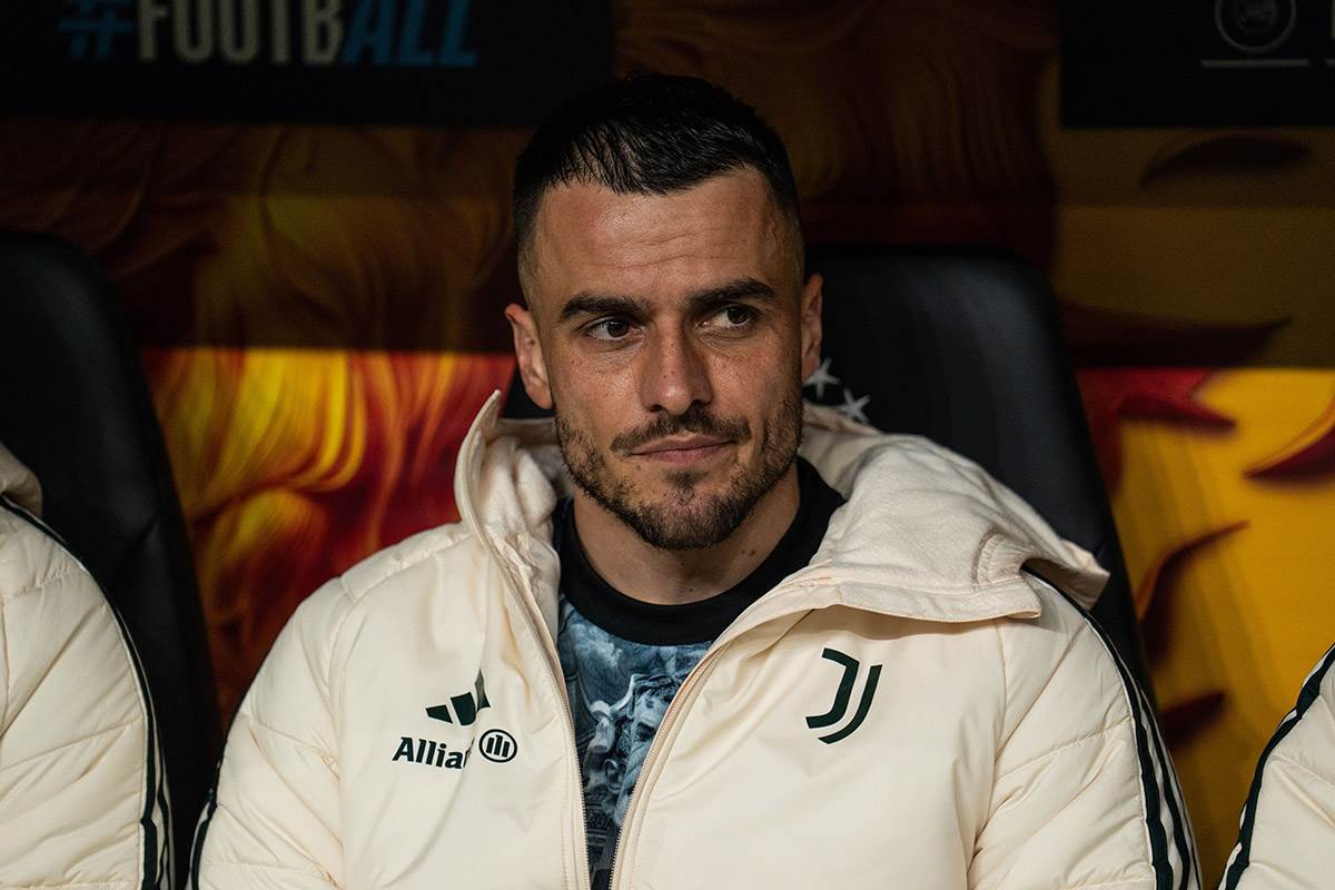 Filip Kostić u jakni Juventusa.
