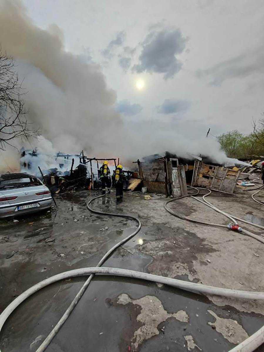 Požar na Čukaričkoj padini (7).jpg