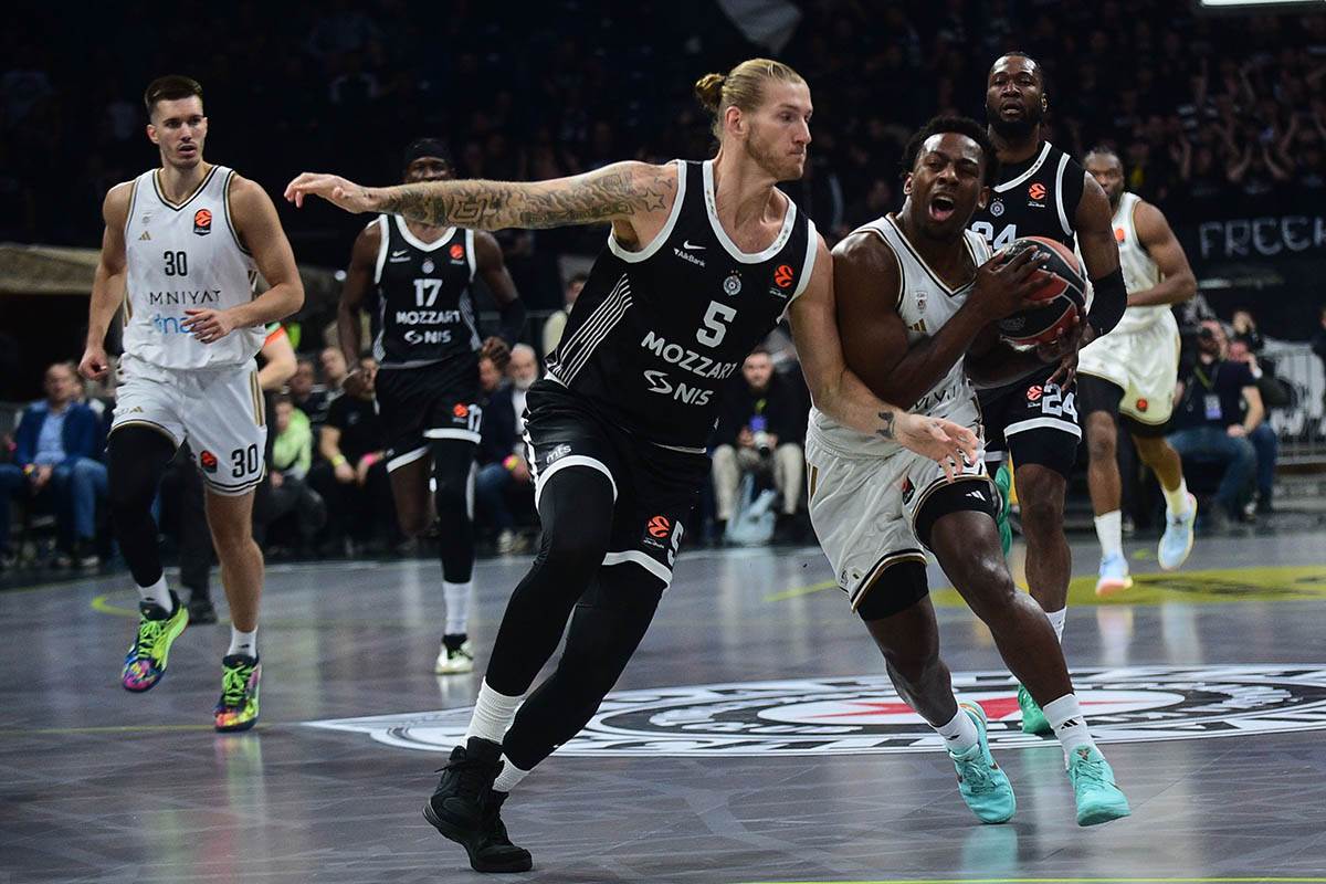 Partizan - Dubai (16).jpg