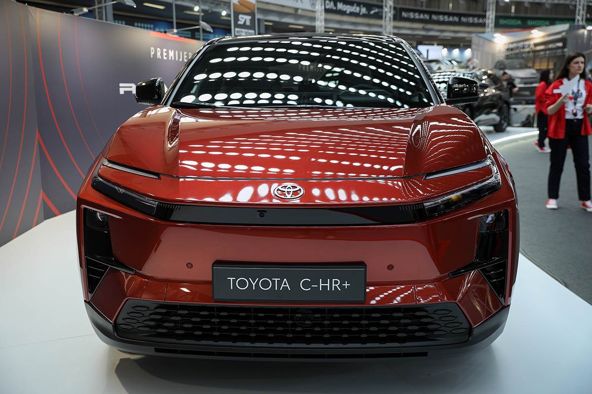 Toyota C-HR+ (3).jpg
