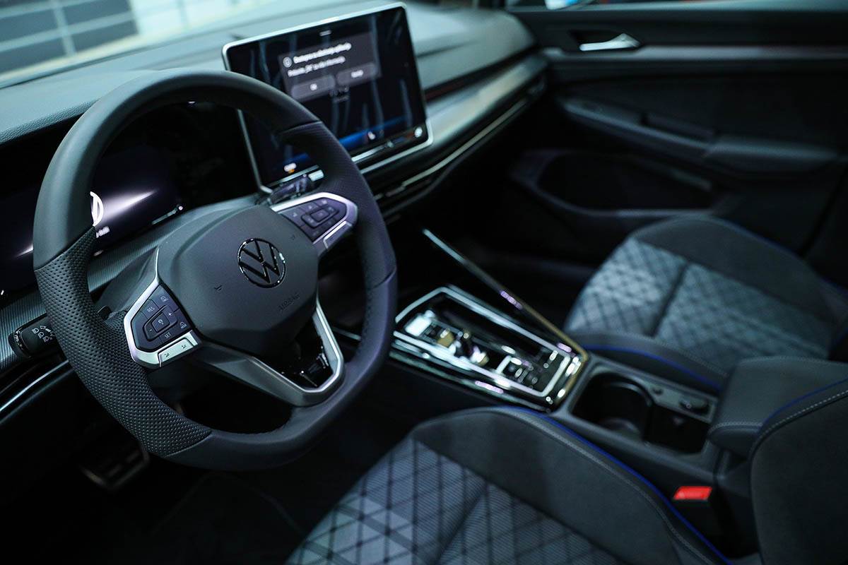 Golf na sajmu automobila (1).jpg