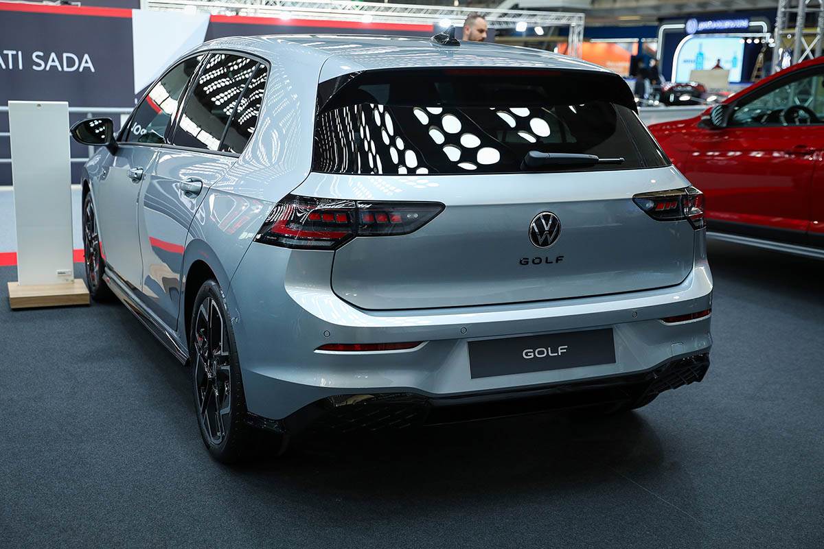 Golf na sajmu automobila (5).jpg