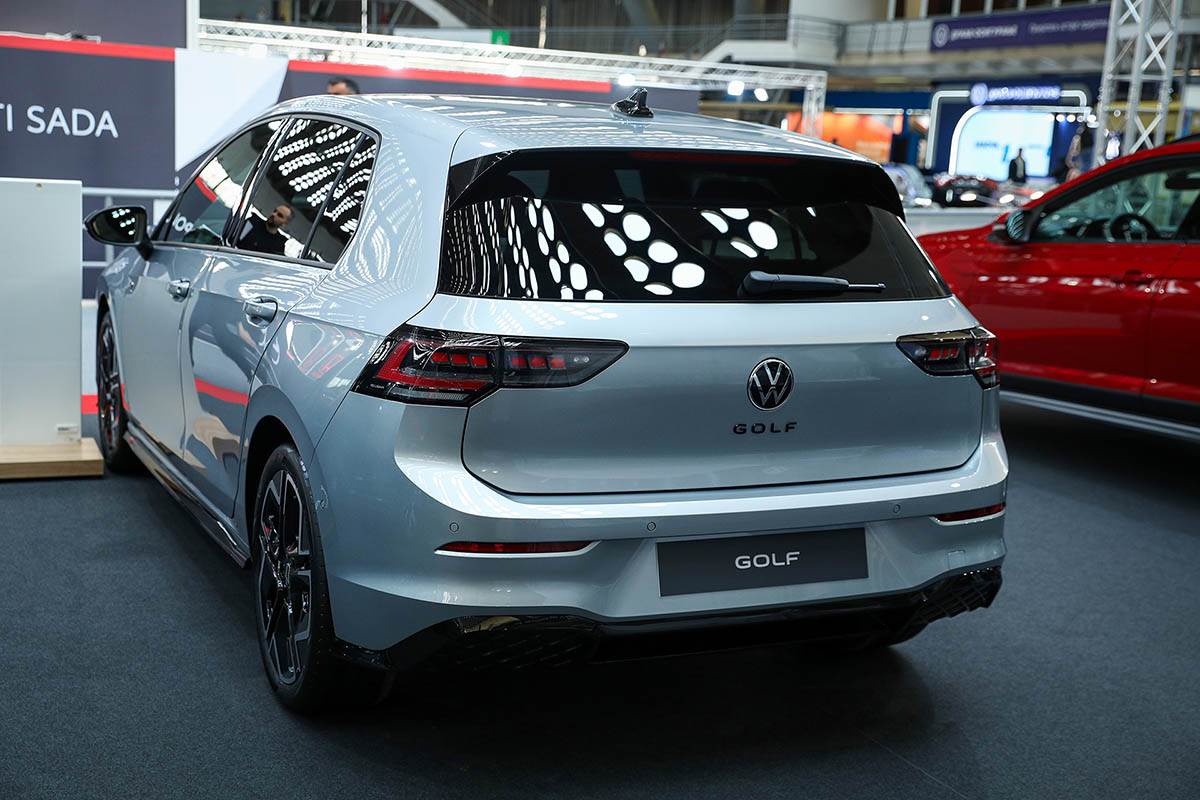 Golf na sajmu automobila (6).jpg