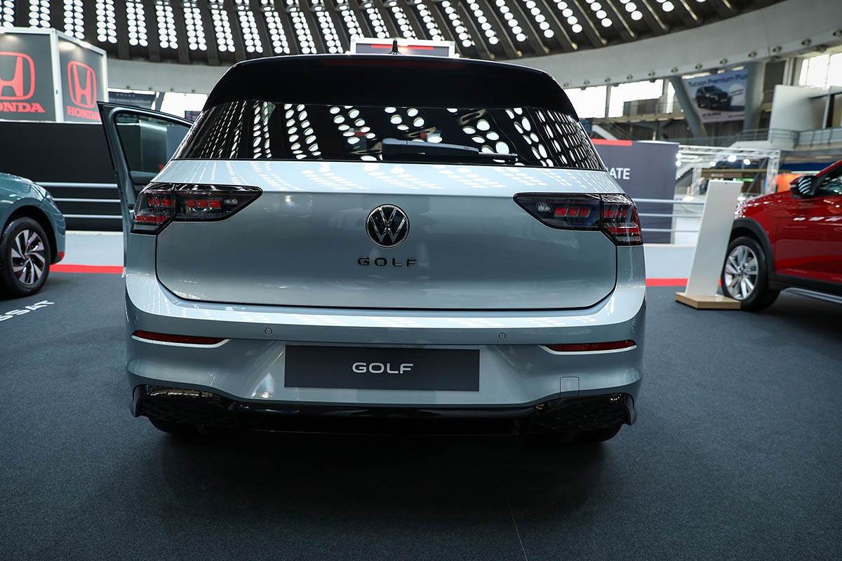 Golf na sajmu automobila (8).jpg