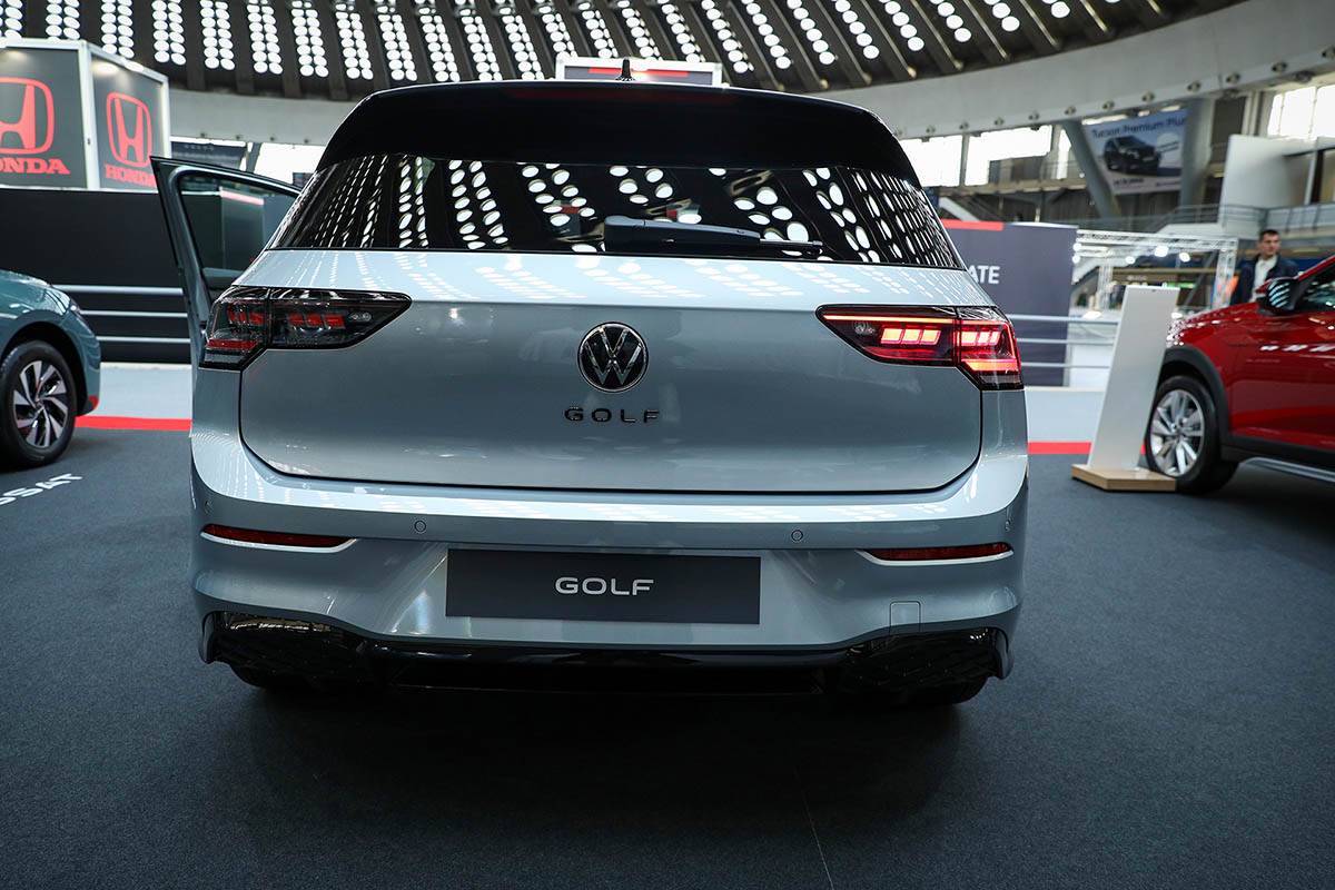 Golf na sajmu automobila (9).jpg