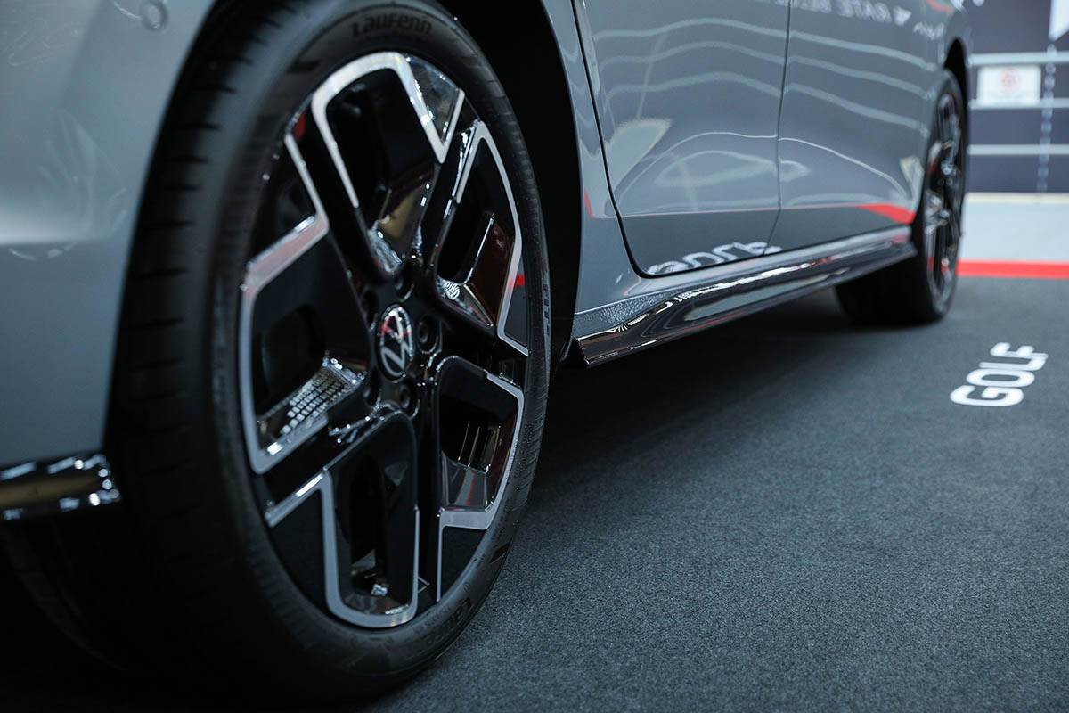 Golf na sajmu automobila (10).jpg